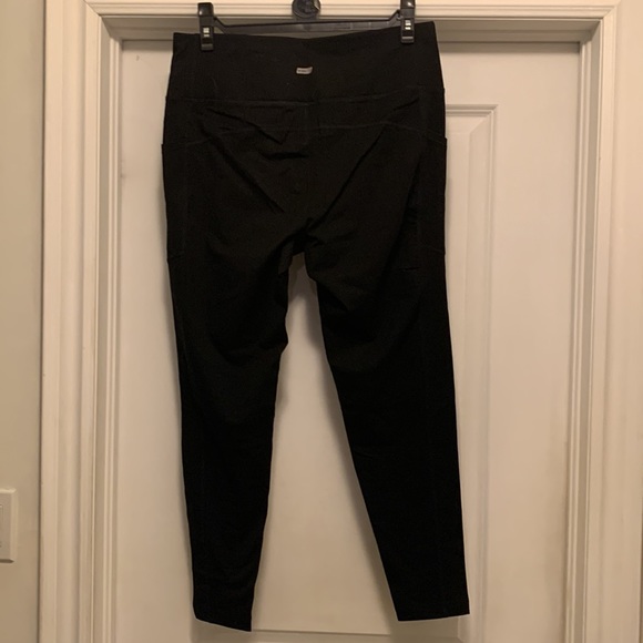 Athletic Works new black full length leggings with side pockets - Picture 2 of 5
